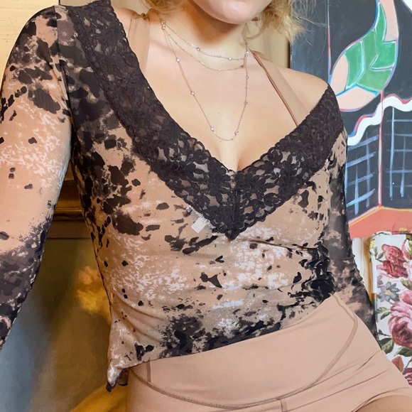 Cropped long sleeve mesh top - Picture 2 of 5